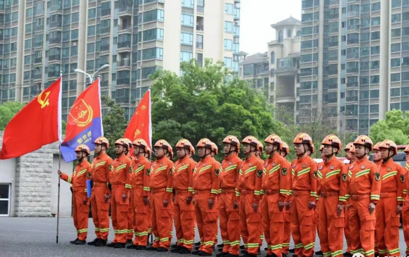 �Ϸʸ�����������Ƹ����רְ����Ա��